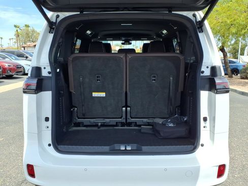 Certified 2025 Volkswagen ID. Buzz Pro S RWD image 17