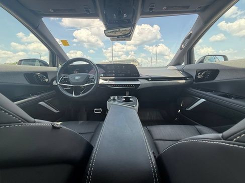 Certified 2025 Cadillac Optiq Sport 2 w/ LPO, Floor Liner Package AWD/4WD image 25