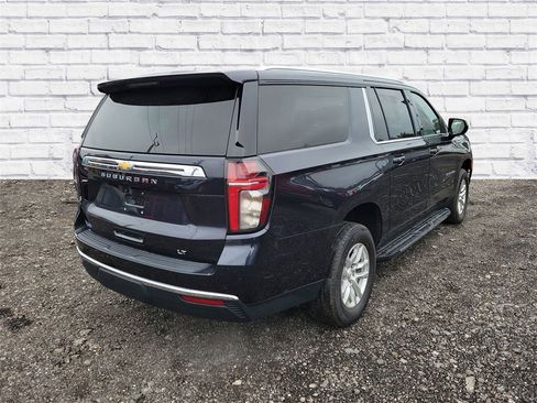 Used 2023 Chevrolet Suburban LT image 2