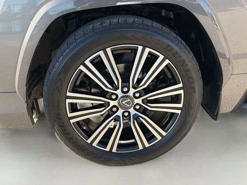 Used 2023 Lexus LX 600 4WD w/ Luxury Package image 43