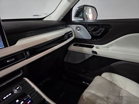 Used 2022 Lincoln Aviator Black Label w/ Dynamic Handling Package image 28