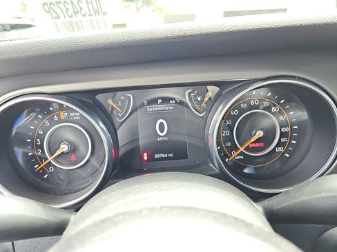 Used 2018 Jeep Wrangler Unlimited Sport AWD/4WD image 10