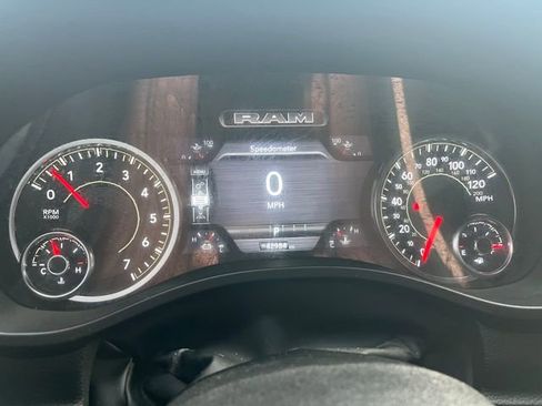 Used 2025 RAM 1500 Laramie image 28