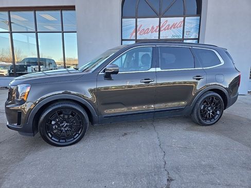 Used 2022 Kia Telluride EX w/ EX Premium Package image 4