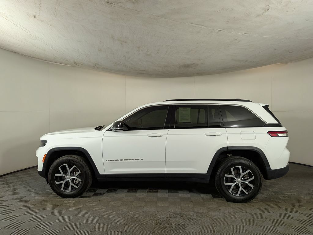 Certified 2025 Jeep Grand Cherokee Limited AWD/4WD image 3