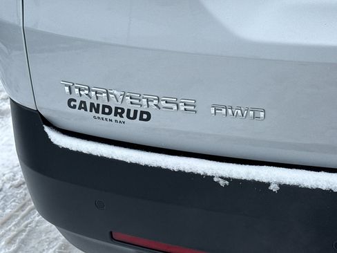 Used 2022 Chevrolet Traverse LT image 8