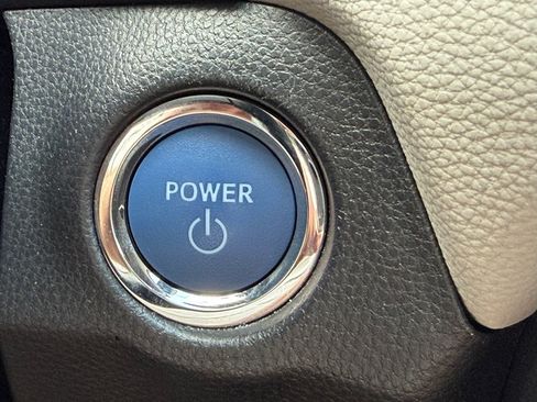 Used 2021 Toyota RAV4 XLE w/ Convenience Package AWD/4WD image 16