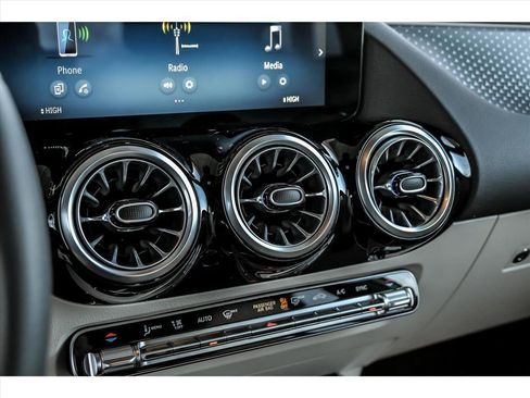 Certified 2026 Mercedes-Benz GLA 250 4MATIC image 18