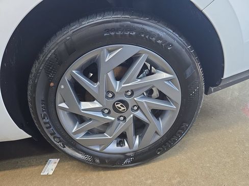 Used 2025 Hyundai Elantra Hybrid FWD image 33