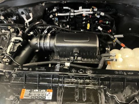 Used 2023 Ford Explorer XLT w/ Equipment Group 202A AWD/4WD image 7
