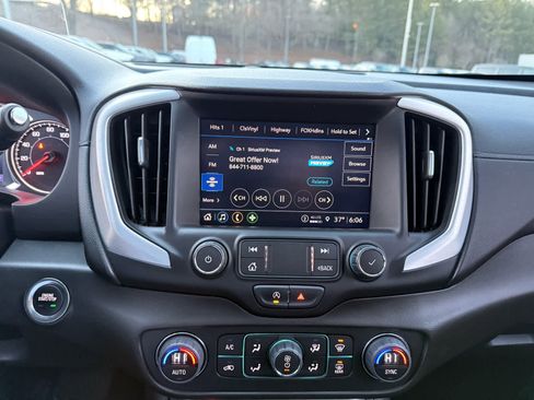 Used 2022 GMC Terrain SLT w/ Tech Package image 17