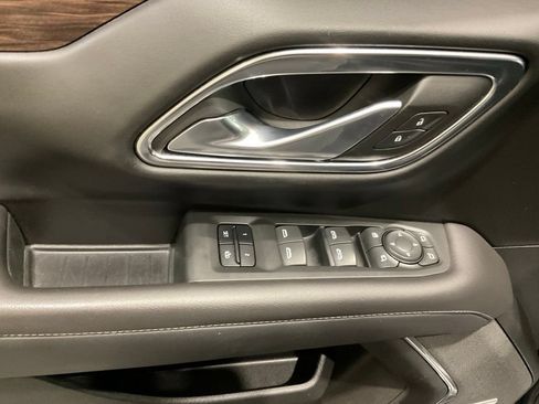 Used 2022 Chevrolet Tahoe Z71 w/ Luxury Package AWD/4WD image 8