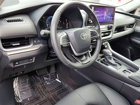 Certified 2025 Toyota Grand Highlander AWD image 12