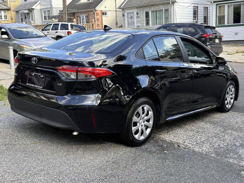 Used 2024 Toyota Corolla LE FWD image 5