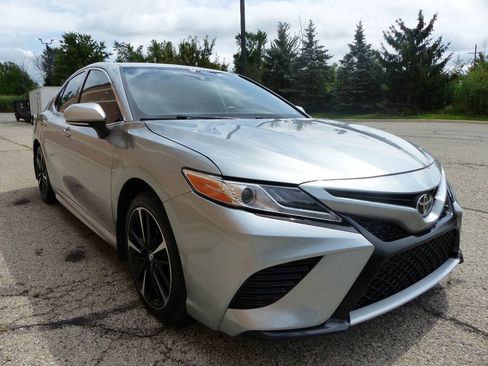 Used 2019 Toyota Camry XSE FWD image 15