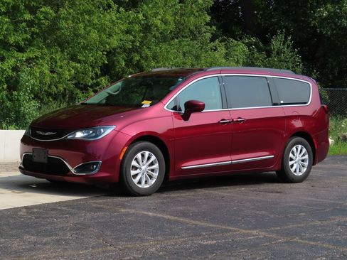 Used 2017 Chrysler Pacifica Touring-L FWD image 8