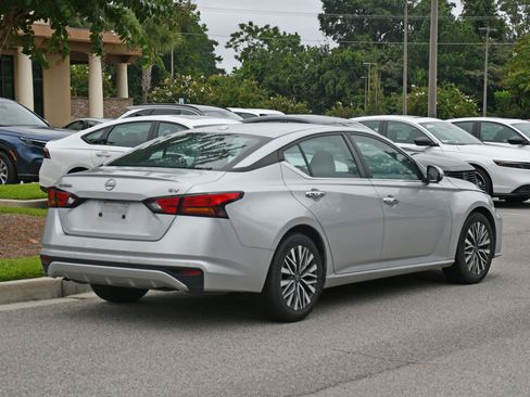 Used 2023 Nissan Altima 2.5 SV image 4