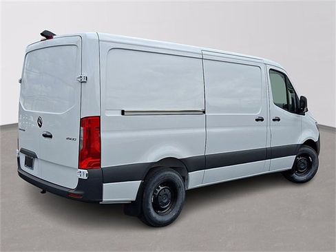Used 2025 Mercedes-Benz Sprinter 2500 image 4