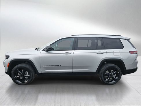 New 2025 Jeep Grand Cherokee L Altitude image 3