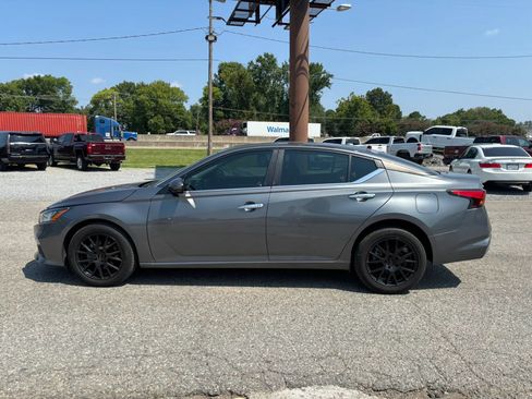 Used 2022 Nissan Altima 2.5 SV w/ SV Premium Package AWD/4WD image 2