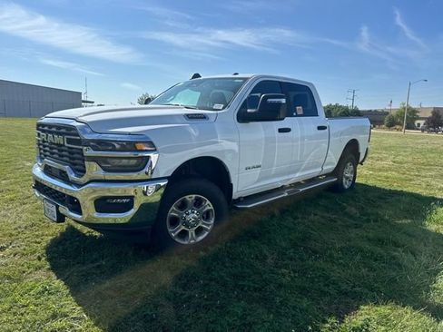Used 2026 RAM 2500 Big Horn AWD/4WD image 3