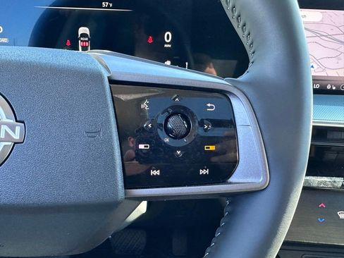 Used 2025 Nissan Murano SL image 18