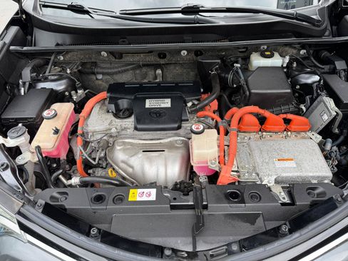 Used 2018 Toyota RAV4 XLE AWD/4WD image 4