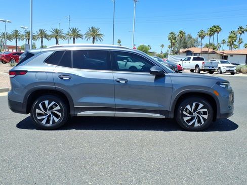 Certified 2025 Volkswagen Tiguan S FWD image 8