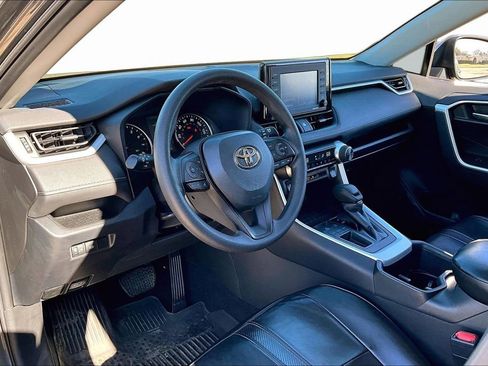 Used 2022 Toyota RAV4 XLE image 13