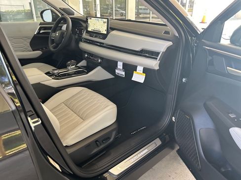 New 2025 Mitsubishi Outlander AWD image 25