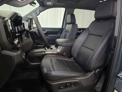 Used 2025 Chevrolet Silverado 3500 LTZ w/ LTZ Convenience Package image 15