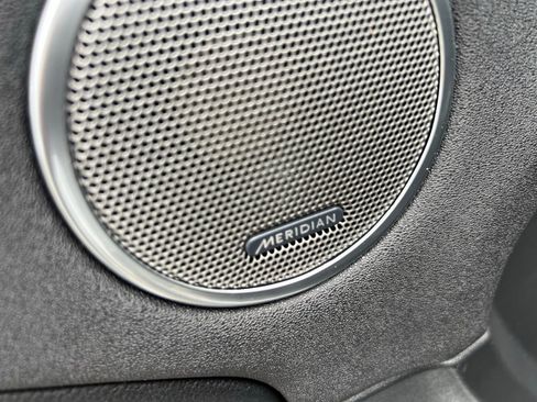 Used 2018 Land Rover Range Rover Evoque SE Premium image 19