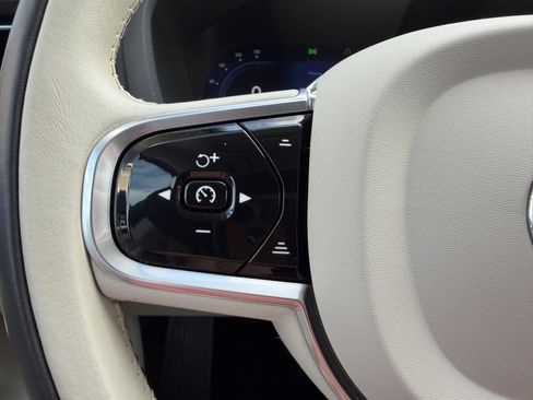 Certified 2023 Volvo XC60 T8 Ultimate image 31