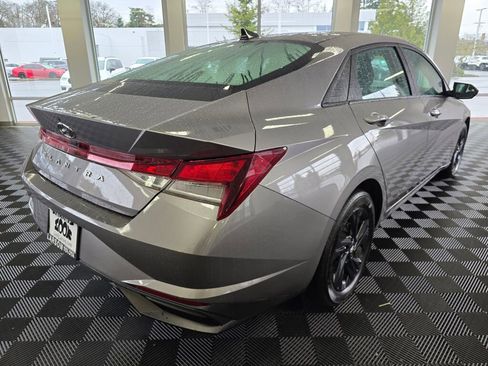 Used 2023 Hyundai Elantra SEL w/ Cargo Package image 3