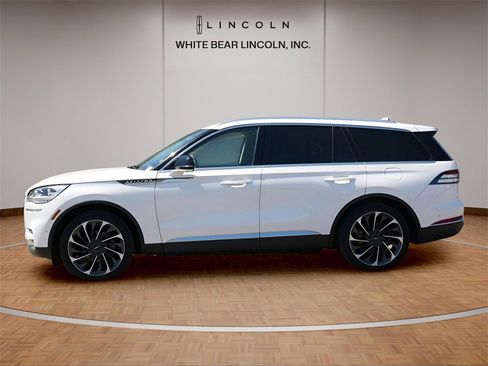 Used 2020 Lincoln Aviator Reserve w/ Equipment Group 202A image 2