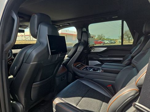 Used 2025 Lincoln Navigator Black Label AWD/4WD image 26