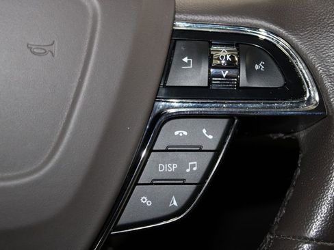 Used 2023 Lincoln Nautilus AWD w/ Premium Package image 37