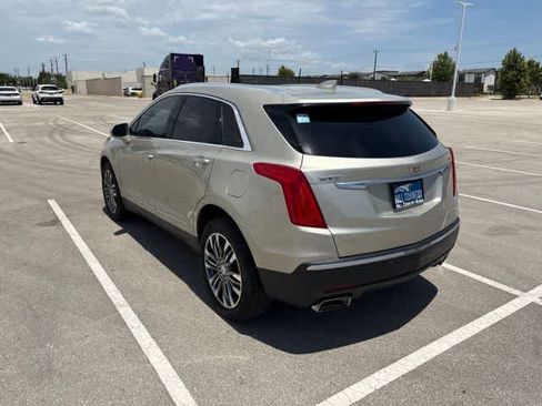 Used 2017 Cadillac XT5 Premium Luxury FWD image 3