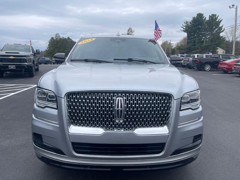Used 2024 Lincoln Navigator Premiere AWD/4WD image 2