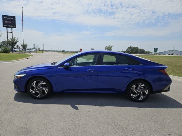 Used 2025 Hyundai Elantra SEL FWD image 4