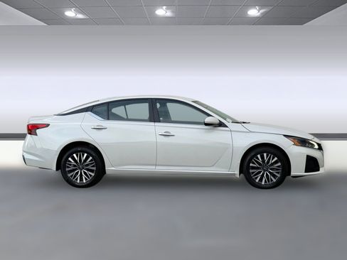 Used 2023 Nissan Altima 2.5 SV image 7