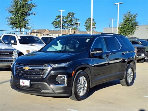 Used 2023 Chevrolet Traverse LT image 9