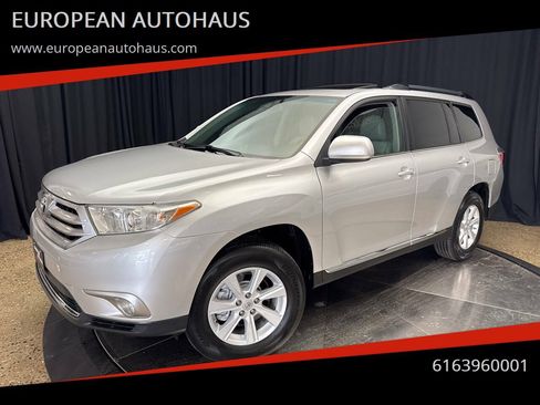 Used 2012 Toyota Highlander SE w/ Tow Pkg AWD/4WD image 1