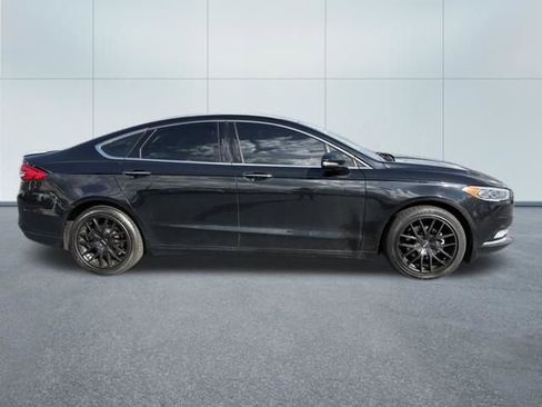 Used 2018 Ford Fusion Titanium image 2