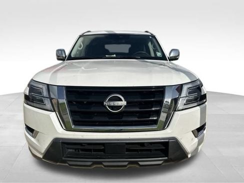 Used 2022 Nissan Armada Platinum w/ Captain's Chairs Package RWD image 3