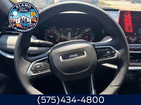 Used 2024 Jeep Compass Latitude image 9