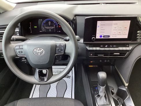 Used 2025 Toyota Camry LE image 15