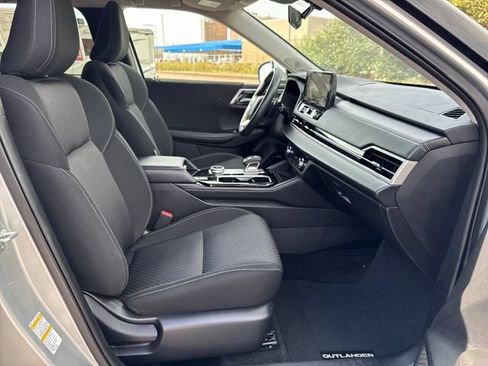 Used 2025 Mitsubishi Outlander ES AWD/4WD image 29