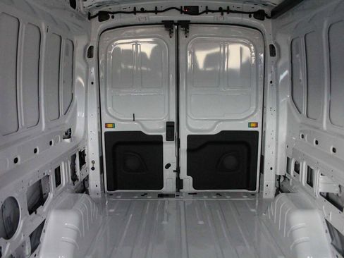 New 2024 Ford Transit 250 148 Medium Roof image 19
