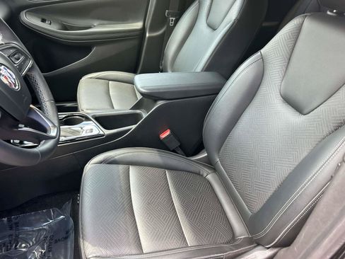Used 2022 Buick Encore GX Essence w/ Experience Buick Package FWD image 17